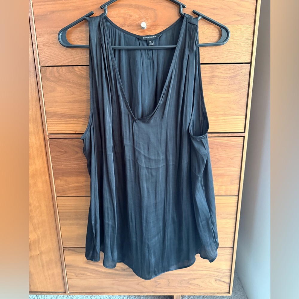 Banana Republic Dark Blue Sleeveless Soft Satin V-neck Top Size XL - Picture 4 of 7